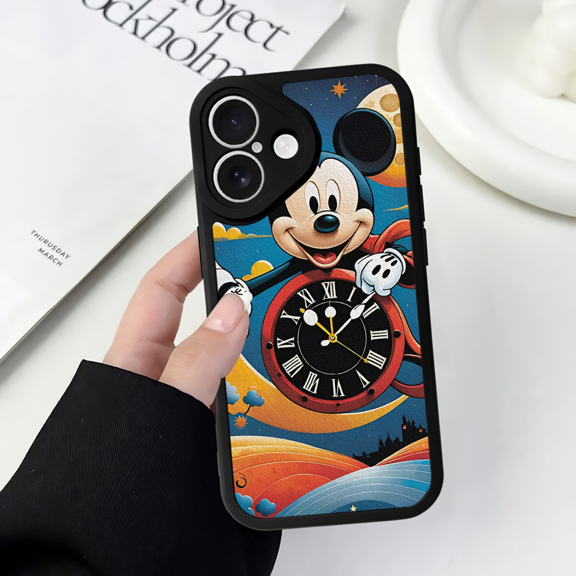 （画像用） ミッキーマウス Mickey Mouse 【iPhone 16シリーズ対応】シリコンスマホケース（レザー調） 材質：シリコン